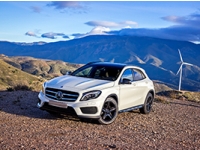      Mercedes GLA