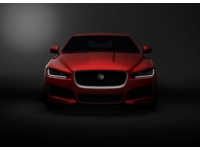 Jaguar XE:   BMW 3