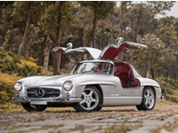       Mercedes-Benz 300SL AMG