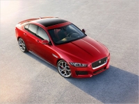  Jaguar XE:  