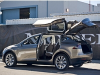  Tesla Model X    SUV  