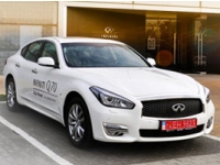  Infiniti Q70    -  " "