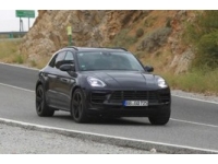  Porsche     Macan